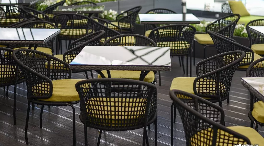 "Ember Restaurant & Bar" Обеденный набор плетеной мебели из веревки, на террасе