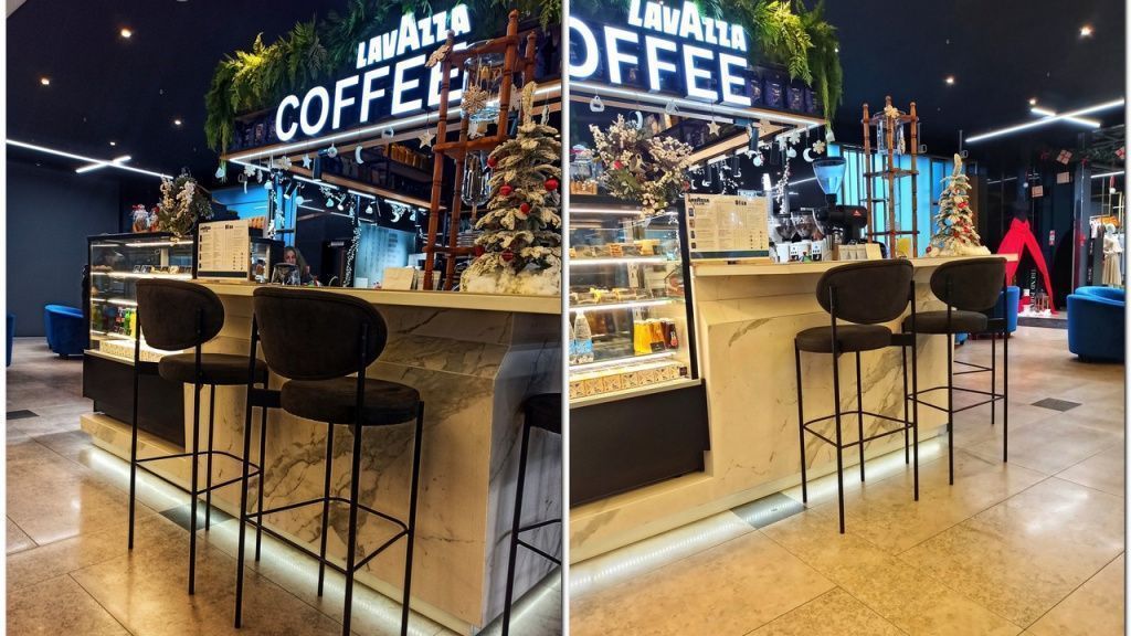 Барные стулья Ника от ФИЛИНИ МЕБЕЛЬ в интерьере кофейни в одном из торговых центров Минска