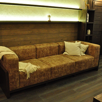 Прямой диван в гостиную в стиле шале, на заказ у производителя мебели ООО 