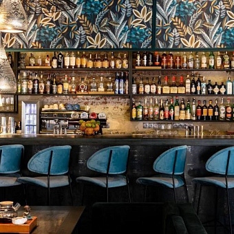 Портфолио ООО Фокси крафт. Барные стулья Дональд в ресторане Чайный пьяница, Минск